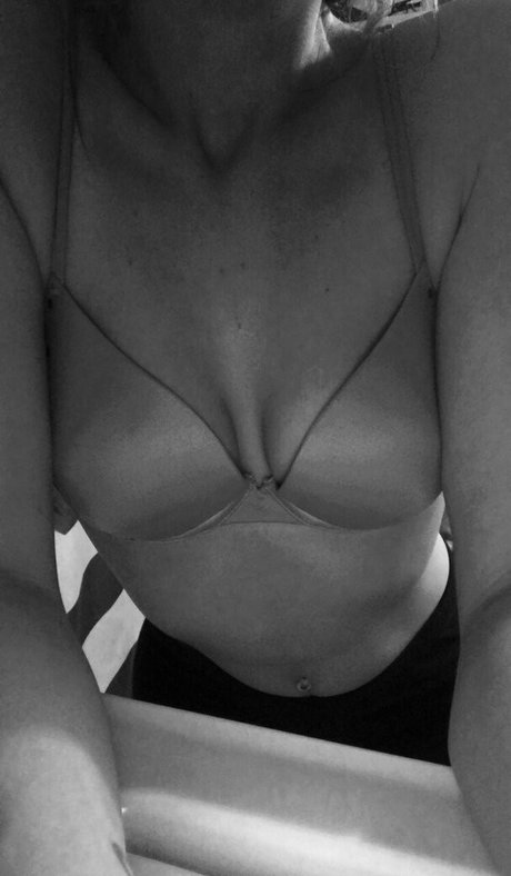 Foto di nudo di fuga di OnlyFans di Thereallindseyluna