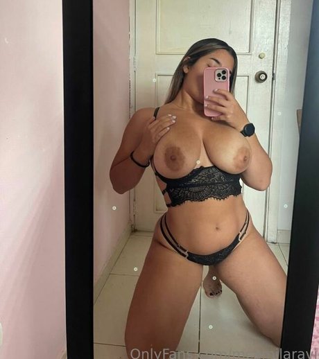Foto di nudo di fuga di OnlyFans di Maria Camila Ravi