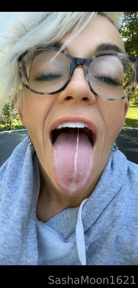 Foto di nudo di fuga di OnlyFans di Sashamoon1621
