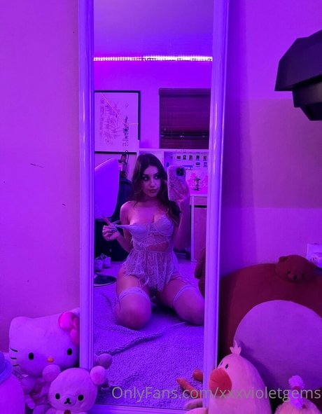 Foto di nudo di fuga di OnlyFans di Violet Gems