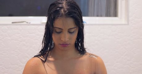 Foto di nudo di fuga di OnlyFans di Lilly Singh