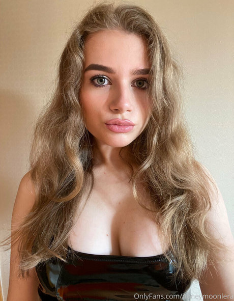 Foto di nudo di fuga di OnlyFans di Honeymoonlera
