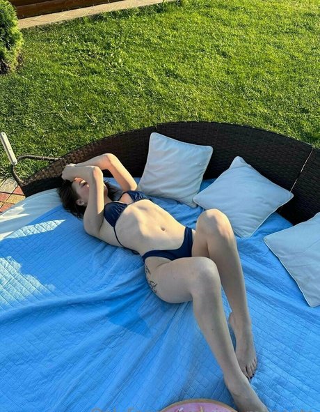 Foto di nudo di fuga di OnlyFans di Vivamagenta