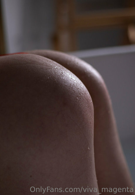 Foto di nudo di fuga di OnlyFans di Vivamagenta