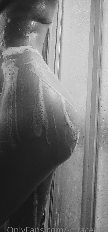 Foto di nudo di fuga di OnlyFans di Imfaceofff