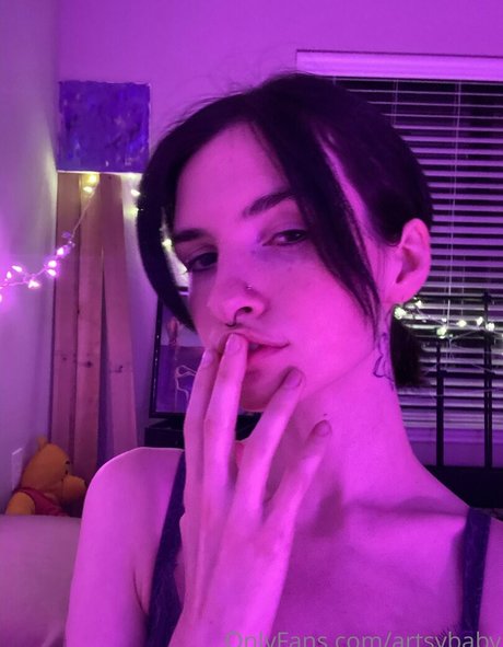 Foto di nudo di fuga di OnlyFans di Artsybaby