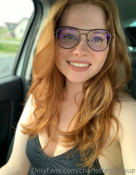 Foto di nudo di fuga di OnlyFans di Charlotteglowsup