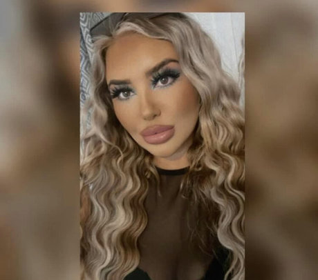 Foto di nudo di fuga di OnlyFans di Ellehutchx