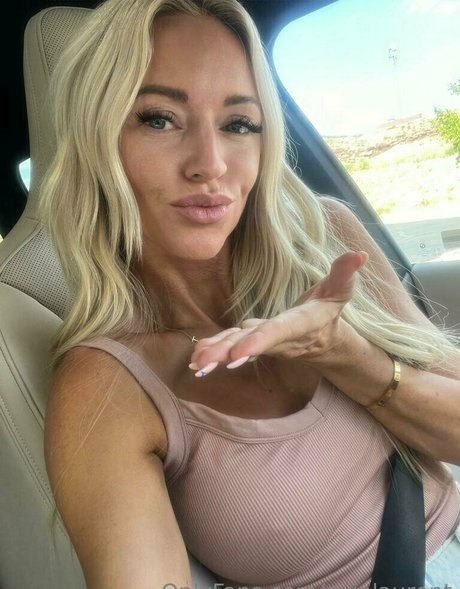 Foto di nudo di fuga di OnlyFans di Evielaurent