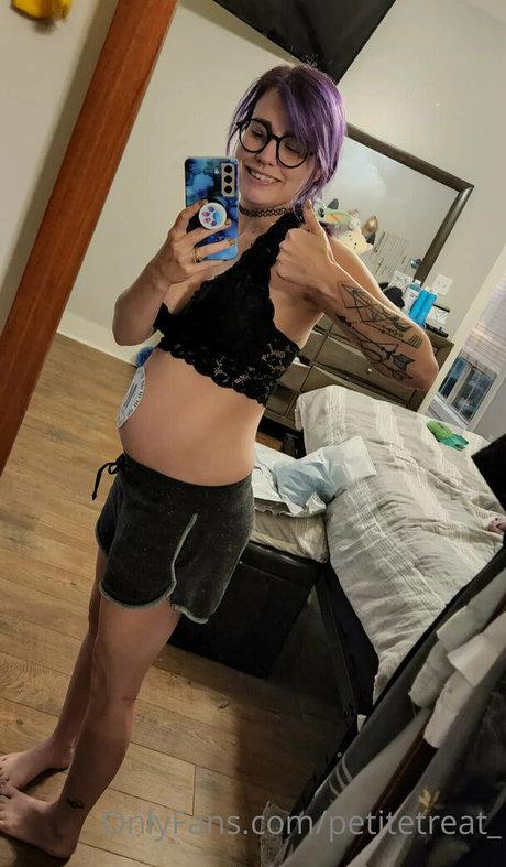 Foto di nudo di fuga di OnlyFans di Petitetreat