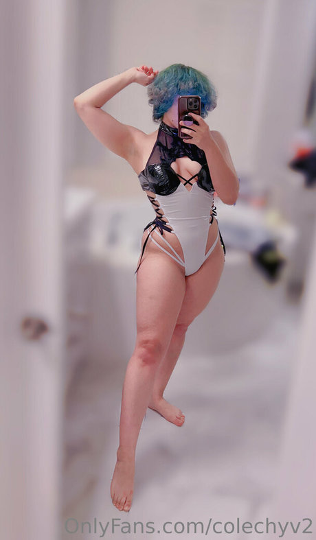 Foto di nudo di fuga di OnlyFans di Colechyv2