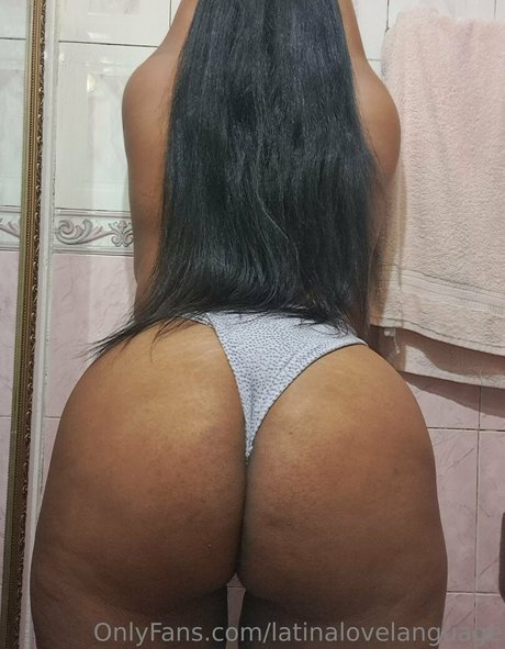 Foto di nudo di fuga di OnlyFans di Curvylatinakay1