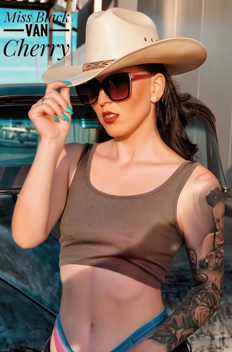 Foto di nudo di fuga di OnlyFans di Miss Black Van Cherry