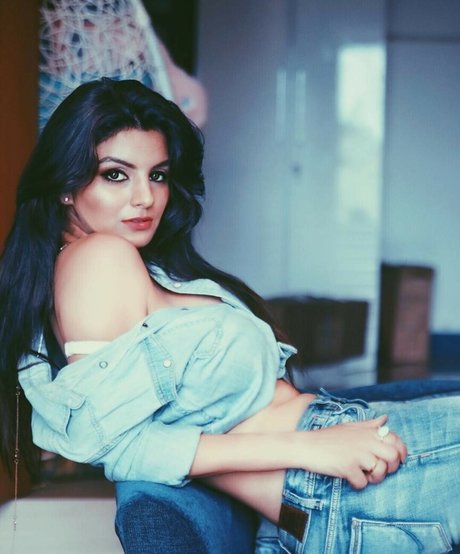 Foto di nudo di fuga di OnlyFans di Anveshi Jain