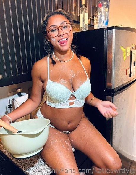 Foto di nudo di fuga di OnlyFans di Katieswrdvip
