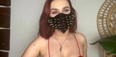 Foto di nudo di fuga di OnlyFans di Saint Shinaina