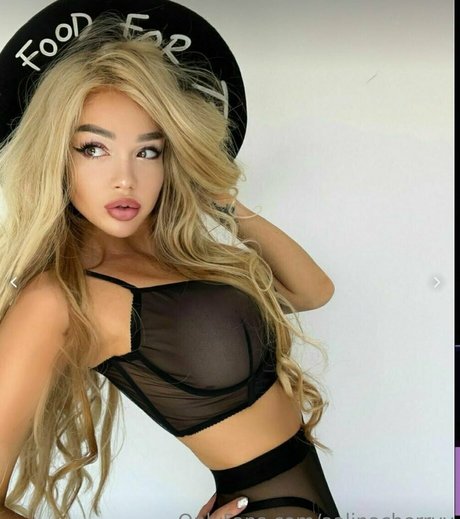 Foto di nudo di fuga di OnlyFans di Aalinacherryy