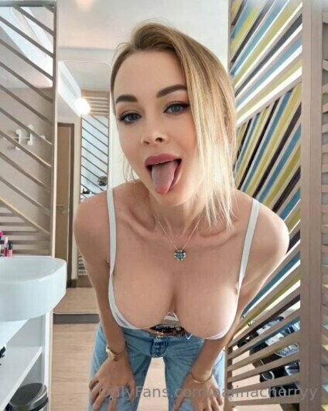 Foto di nudo di fuga di OnlyFans di Aalinacherryy
