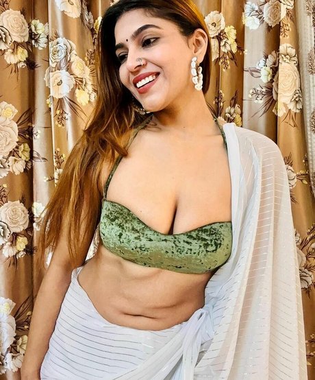 Foto di nudo di fuga di OnlyFans di Tanya Chaudhari