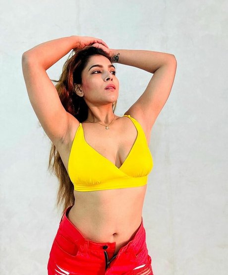 Foto di nudo di fuga di OnlyFans di Tanya Chaudhari
