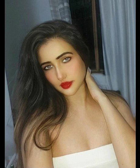 Foto di nudo di fuga di OnlyFans di Aniza Hazel