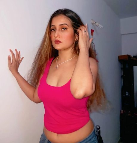 Foto di nudo di fuga di OnlyFans di Aniza Hazel