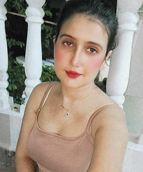 Foto di nudo di fuga di OnlyFans di Aniza Hazel