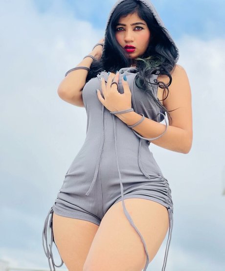 Foto di nudo di fuga di OnlyFans di Neha Singh