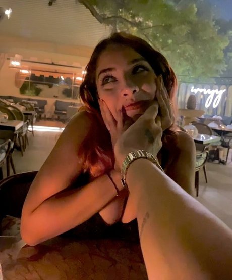 Foto di nudo di fuga di OnlyFans di Tvishagulatii