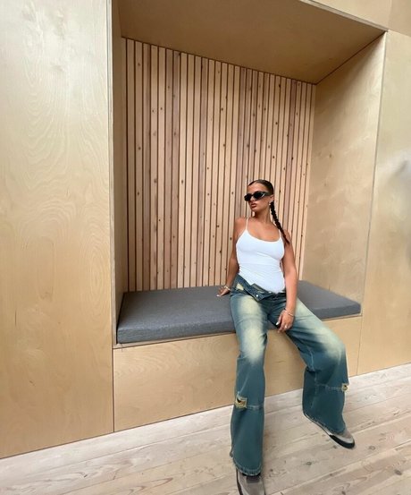 Foto di nudo di fuga di OnlyFans di Isabella Evans