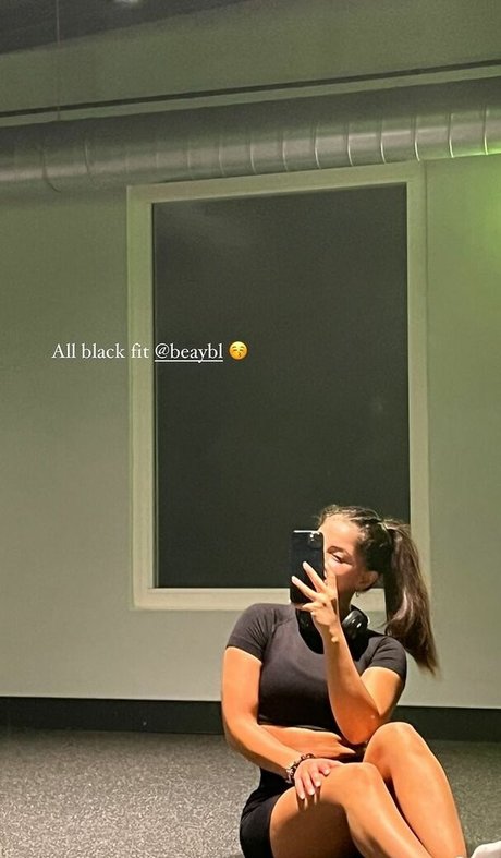Foto di nudo di fuga di OnlyFans di Mezdha Afzali