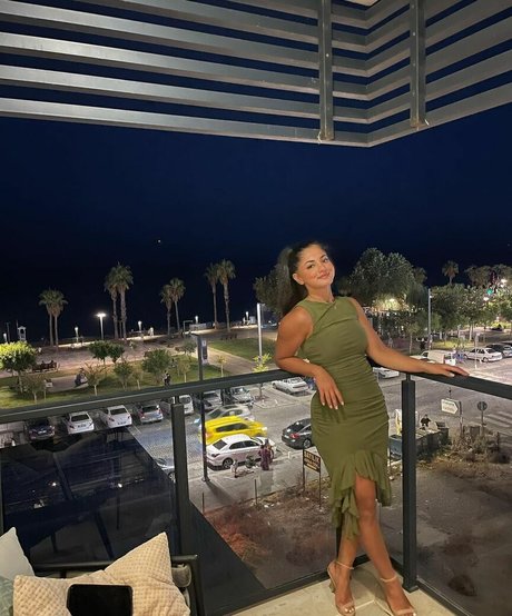 Mezdha Afzali