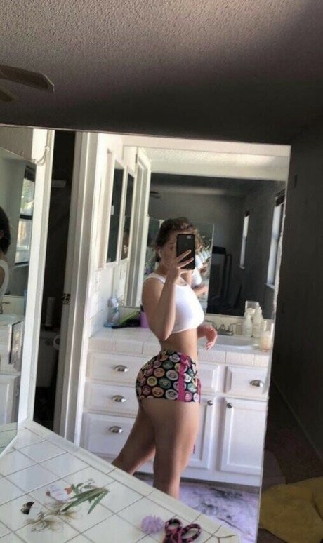 Foto di nudo di fuga di OnlyFans di Bigbootibella