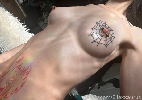 Foto di nudo di fuga di OnlyFans di Ellexxaurus