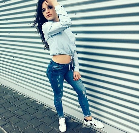 Denisa R Maria