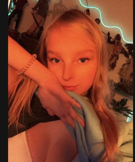Foto di nudo di fuga di OnlyFans di Blondevivi