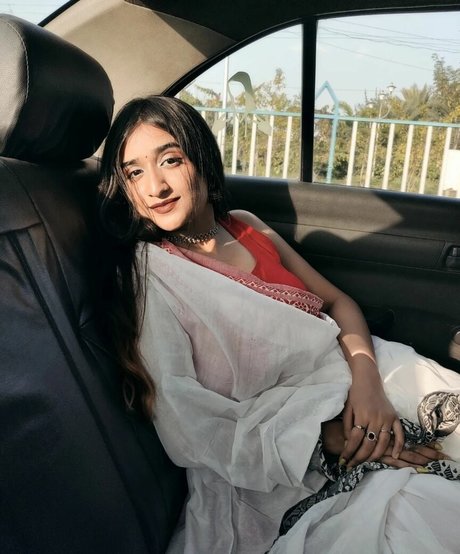 Foto di nudo di fuga di OnlyFans di Ruchika Tandon