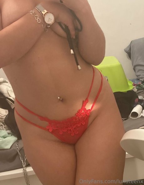 Foto di nudo di fuga di OnlyFans di Lunateenx