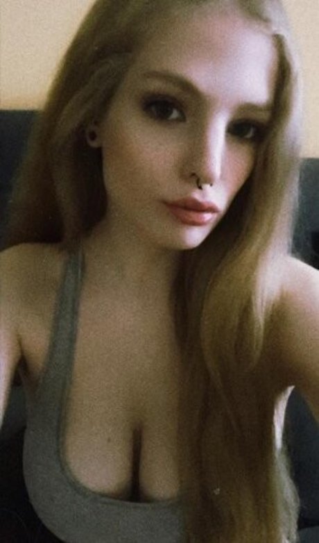 Foto di nudo di fuga di OnlyFans di Zvonilkaaaa
