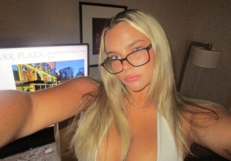 Foto di nudo di fuga di OnlyFans di Lola Dubrul