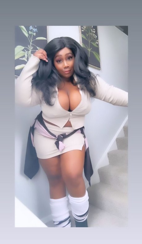 Foto di nudo di fuga di OnlyFans di Theoppaiprincess