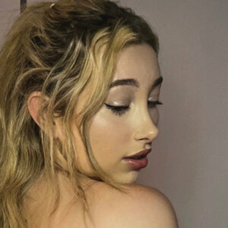 Foto di nudo di fuga di OnlyFans di Chloe May