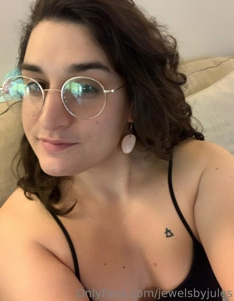 Foto di nudo di fuga di OnlyFans di Jewelsbyjules