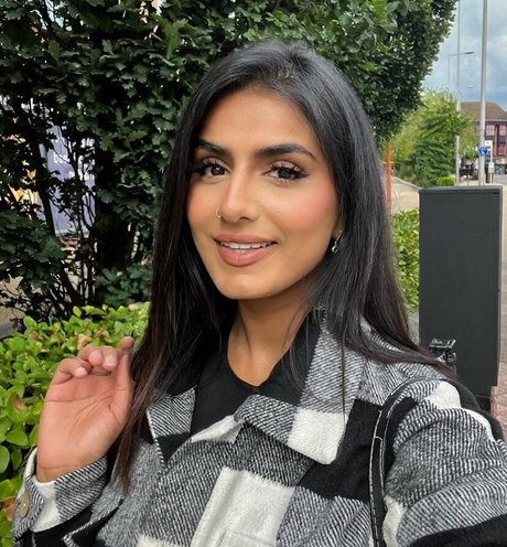 Foto di nudo di fuga di OnlyFans di Tindy Kaur