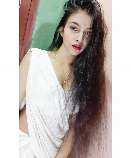 Foto di nudo di fuga di OnlyFans di Aarohi Verma