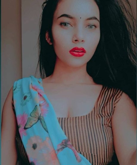Foto di nudo di fuga di OnlyFans di Aarohi Verma