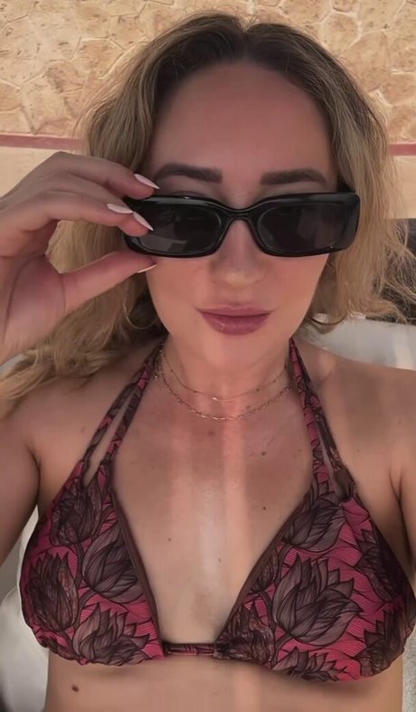 Robyn Adele Anderson