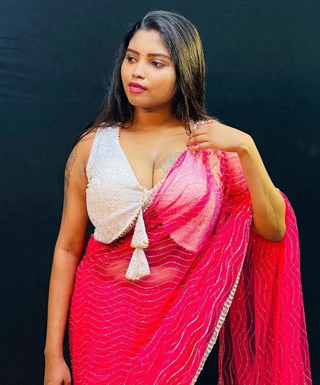Foto di nudo di fuga di OnlyFans di Elakkiya Rajendran