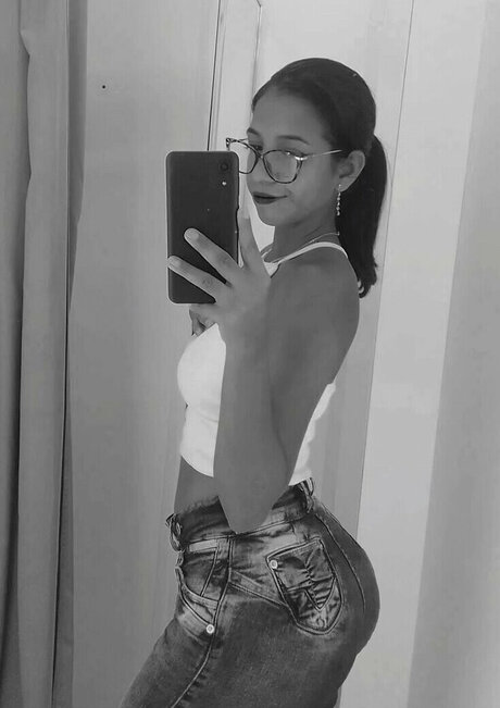 Foto di nudo di fuga di OnlyFans di Yasmimkesia