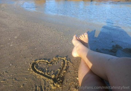 Foto di nudo di fuga di OnlyFans di Nikitafeistyfeet